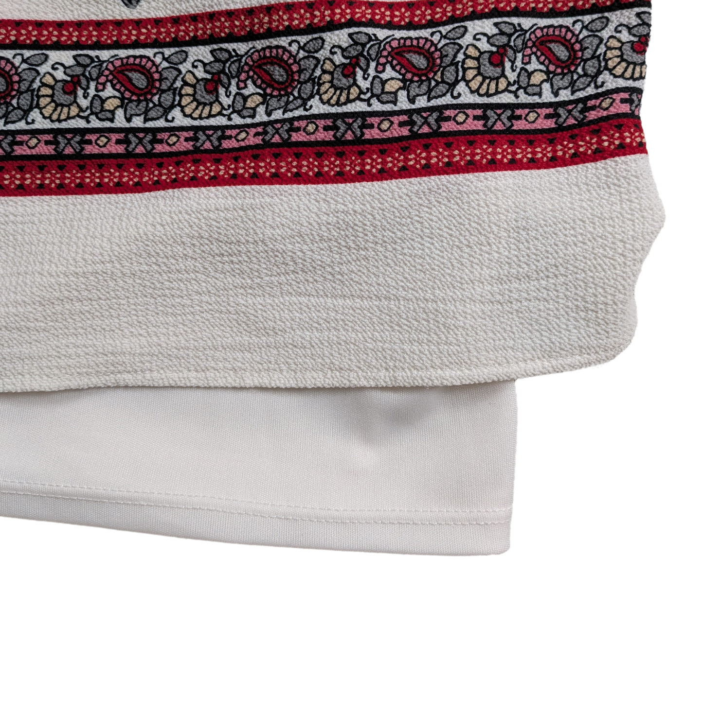 Row A White Romper with Red Flowers and Criss Cross Front Size XL Get ready to turn heads in this Row A White Romper, featuring a bold red flower pattern and a flirt