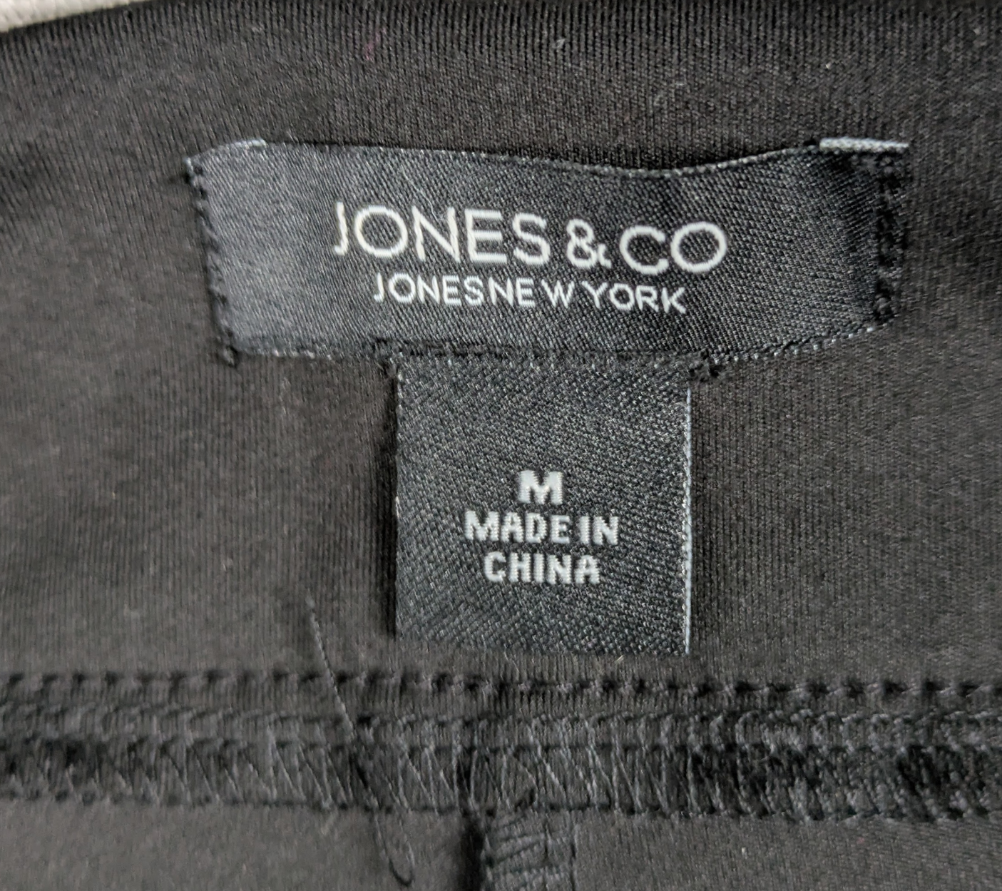 Jones & Co Flare Leg Yoga Pants Size M Get ready to flow in style with Jones & Co Flare Leg Yoga Pants! These pull-on pants offer a perfect fit while their flare