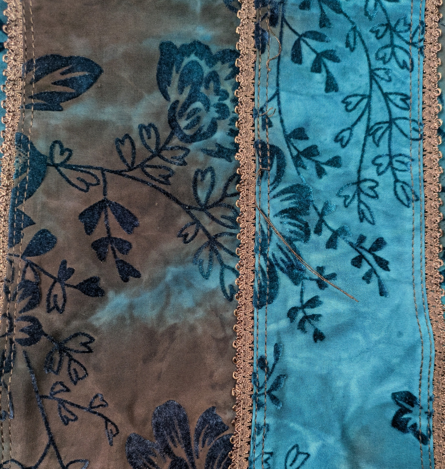 Dressbarn Sleeveless Teal and Brown Corset-Style Top Size XL Boho Fair Add some boho flair to your wardrobe with this Dressbarn Sleeveless Teal and Brown Top! The un