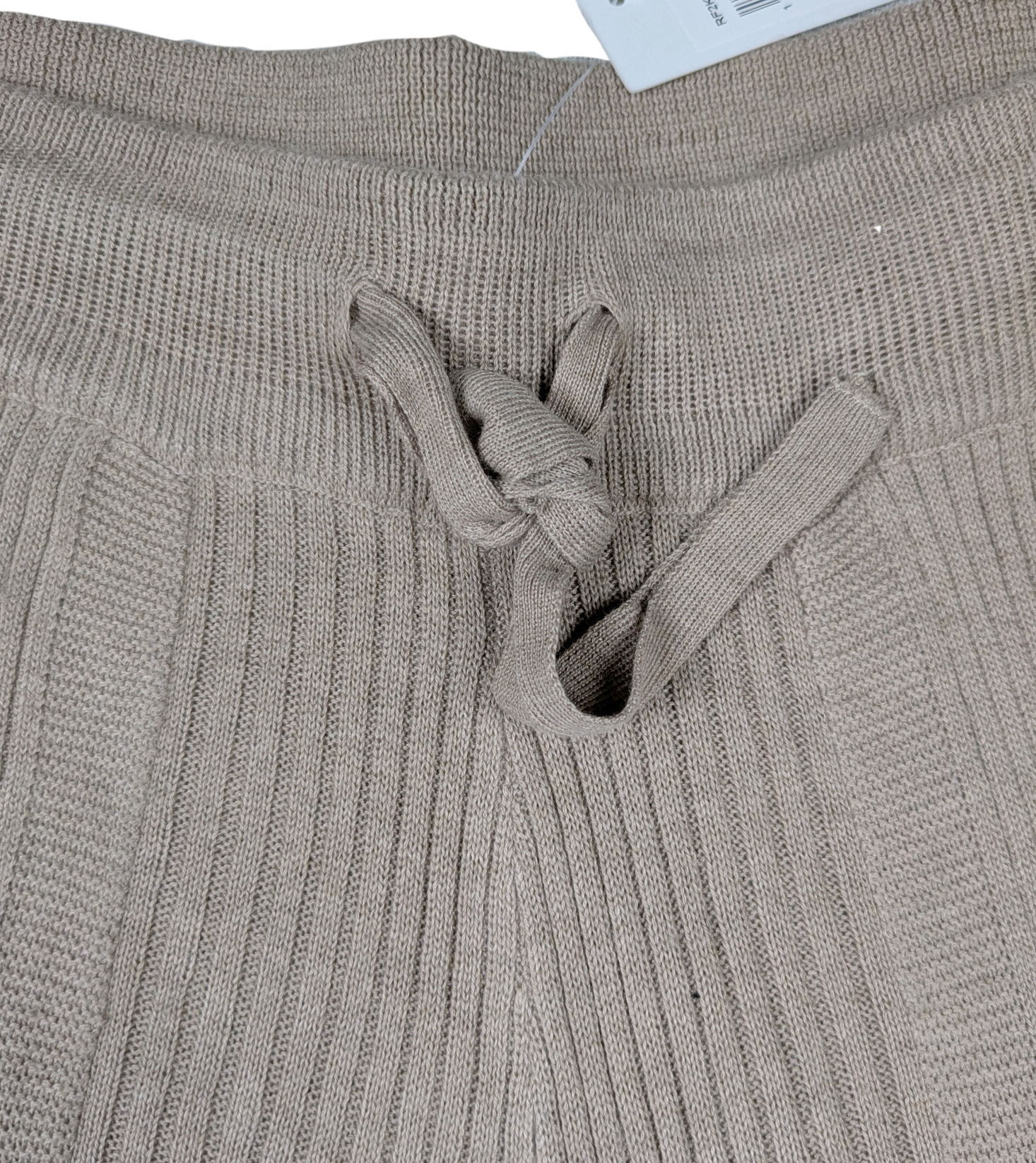 Splendid Georgie Cashblend Rib Cropped  Wide-Leg Sweater Pants Size L Get ready to experience sweater dressing in a whole new light. The Georgie Cashblend Rib Croppe