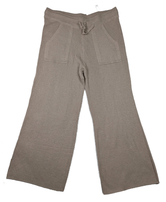 Splendid Georgie Cashblend Rib Cropped  Wide-Leg Sweater Pants Size L Get ready to experience sweater dressing in a whole new light. The Georgie Cashblend Rib Croppe
