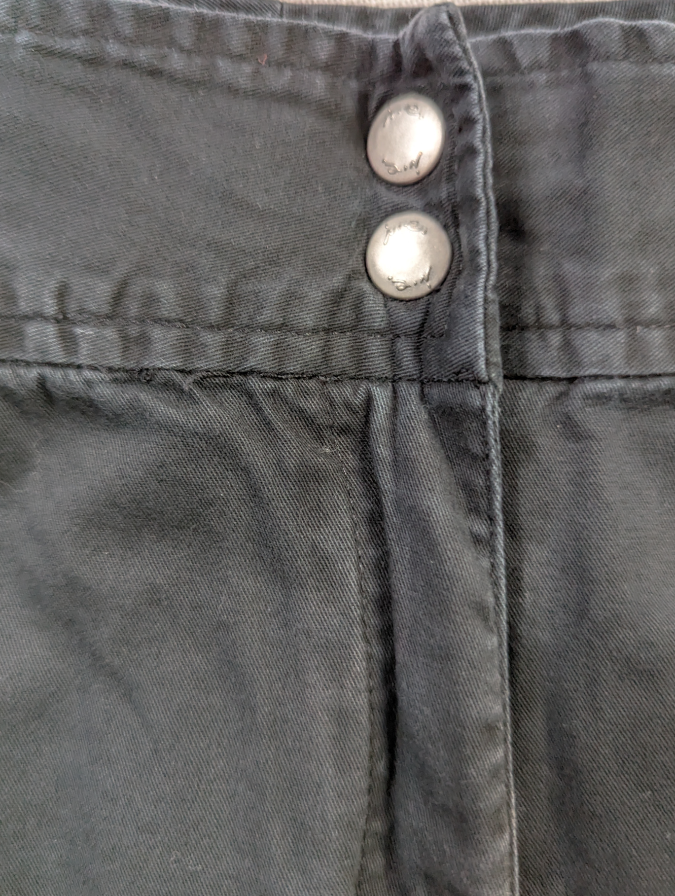 i.e. Relaxed Black shorts Size 10P Get ready to rock these Relaxed Black shorts in size 10P! Made with 100% cotton, these shorts offer a comfortable and stylish fit