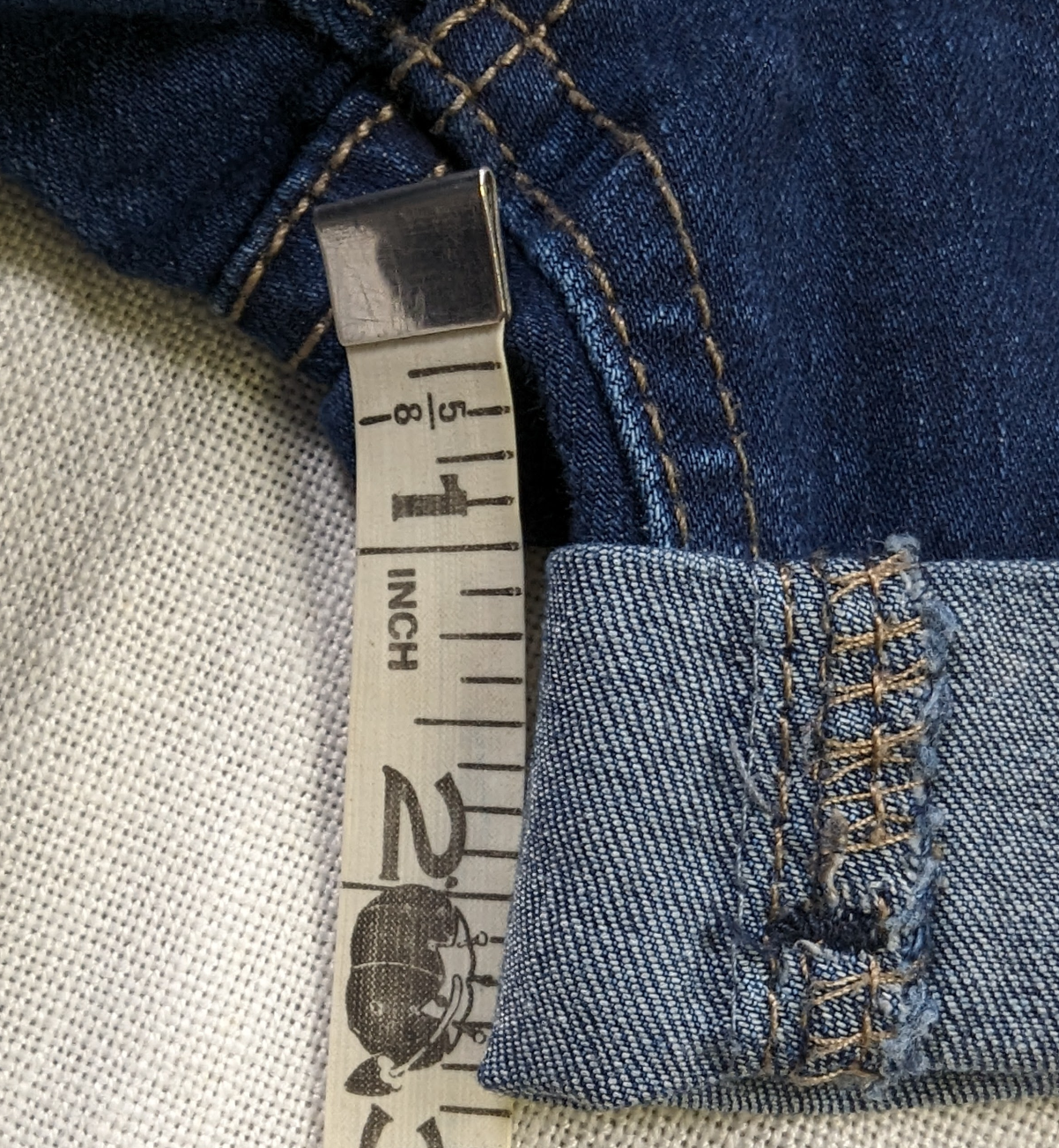 Kensie Denim Cuffed Shorts Size 6 Get ready to rock all summer long in the Kensie Denim Cuffed Shorts! These playful and stretchy shorts will give you a flattering 2