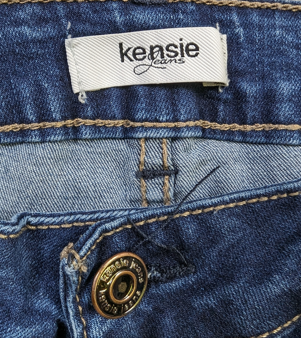 Kensie Denim Cuffed Shorts Size 6 Get ready to rock all summer long in the Kensie Denim Cuffed Shorts! These playful and stretchy shorts will give you a flattering 2