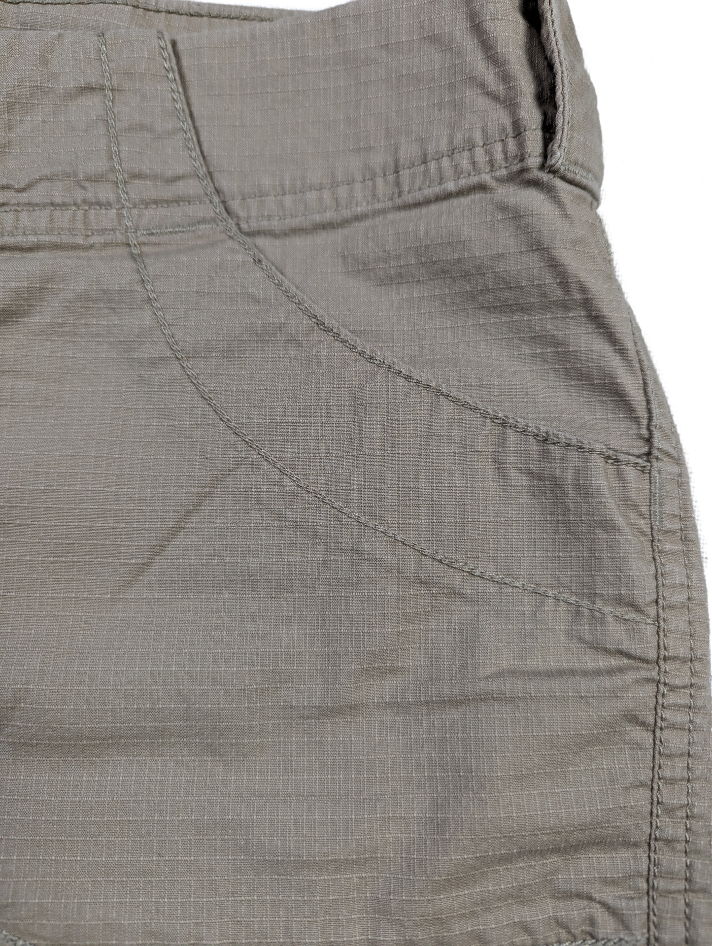 The North Face Tan Hiking Shorts Size 8 Get out and explore in style with these North Face Tan Hiking Shorts in size 8. Made with a cotton and elastane blend, they o