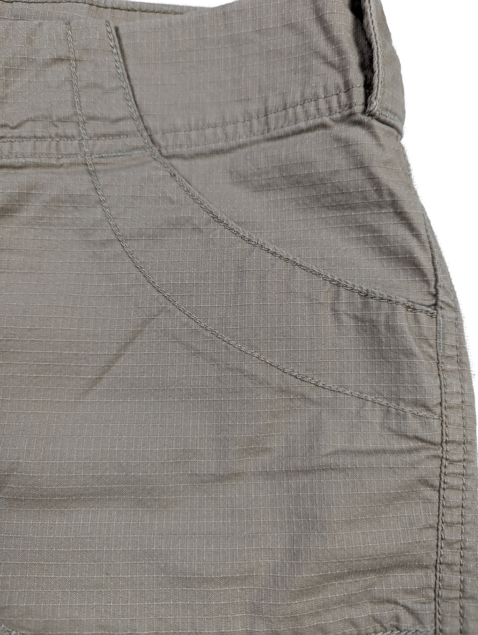 The North Face Tan Hiking Shorts Size 8 Get out and explore in style with these North Face Tan Hiking Shorts in size 8. Made with a cotton and elastane blend, they o