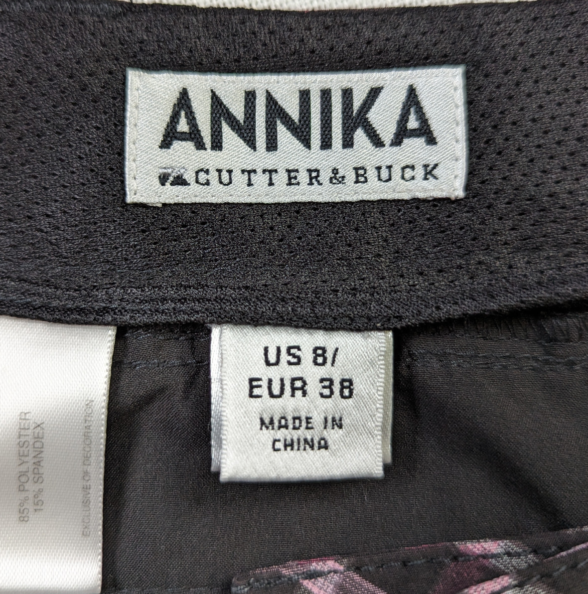 Annika Cutter & Buck Black Plaid Bermuda Golf Shorts Size 8 Take on the golf course in style with Annika Cutter & Buck Black Plaid Bermuda Golf Shorts. These sho