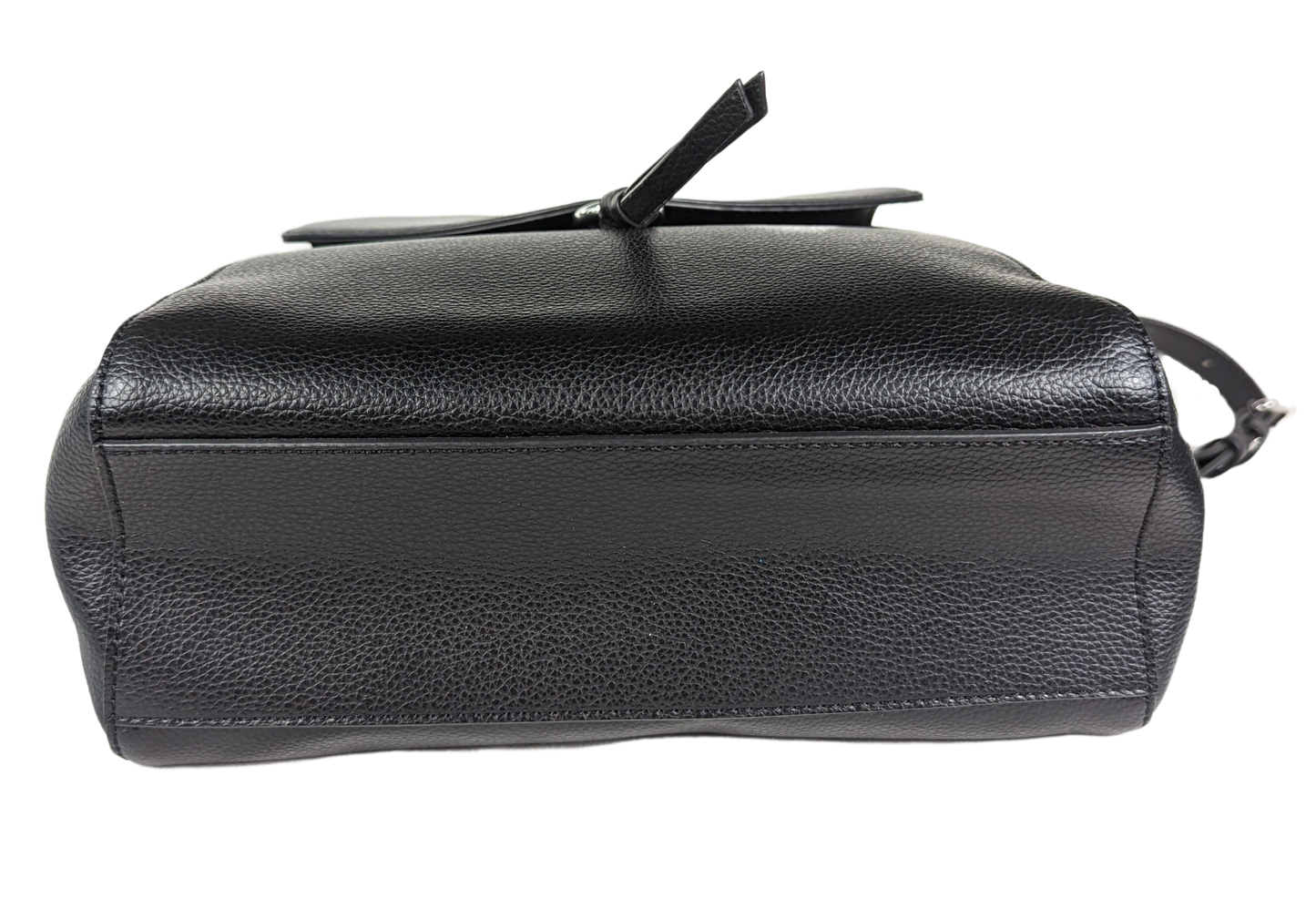 DKNYStylish version of the indispensable backpack, with lots of room for your daily essentials!  In excellent condition!
Measures:  L - 10"  W - 3"  H - 11 1/2"  Strap -HandbagDKNY Black Leather Backpack EUCDKNY Black Leather Backpack EUC