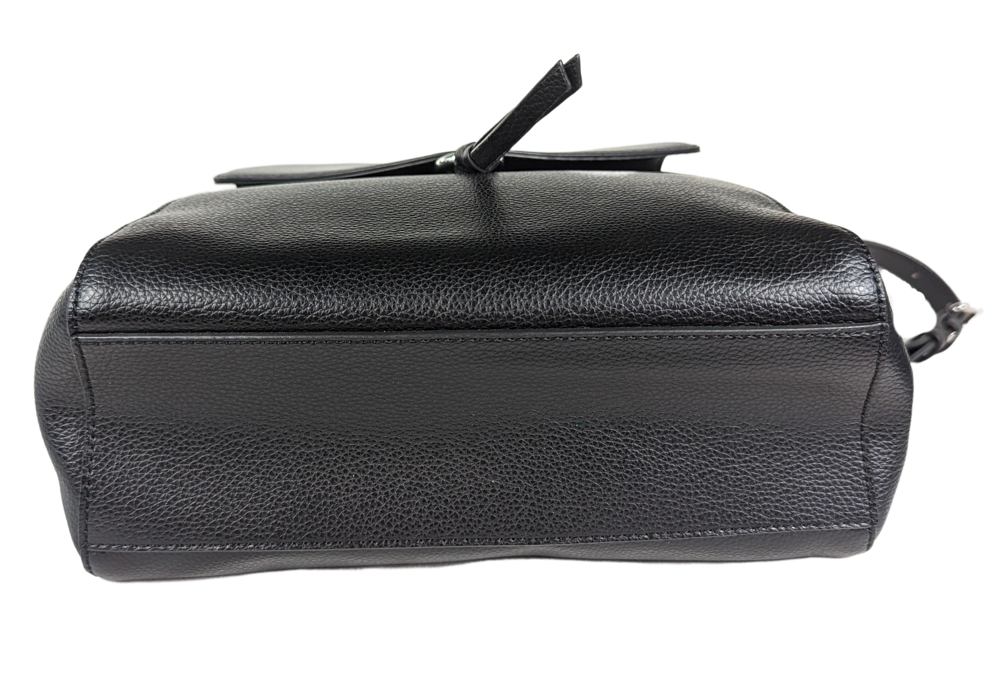 DKNYStylish version of the indispensable backpack, with lots of room for your daily essentials!  In excellent condition!
Measures:  L - 10"  W - 3"  H - 11 1/2"  Strap -HandbagDKNY Black Leather Backpack EUCDKNY Black Leather Backpack EUC