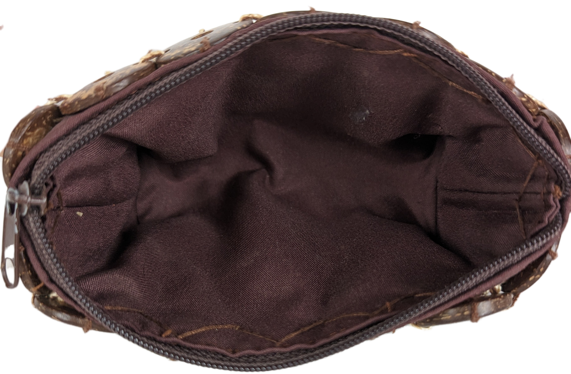 Coconut button Coin PurseCute little coin purse for all your little goodies!  Just the right size for purse or pocket!Measurements:  L - 5 1/2"  W - 2"  L - 3"    HandbagCoconut button Coin PurseCoconut button Coin Purse