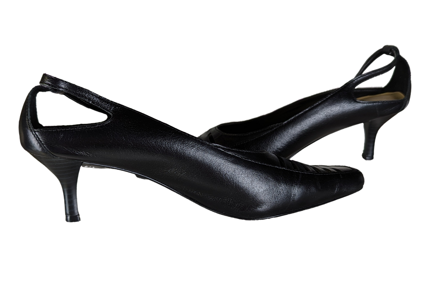 Harve Bernard Black Kitten Heels with Cut outs size 8W Step into style with these Harve Bernard Black Kitten Heels. Made of sleek black leather and featuring trendy