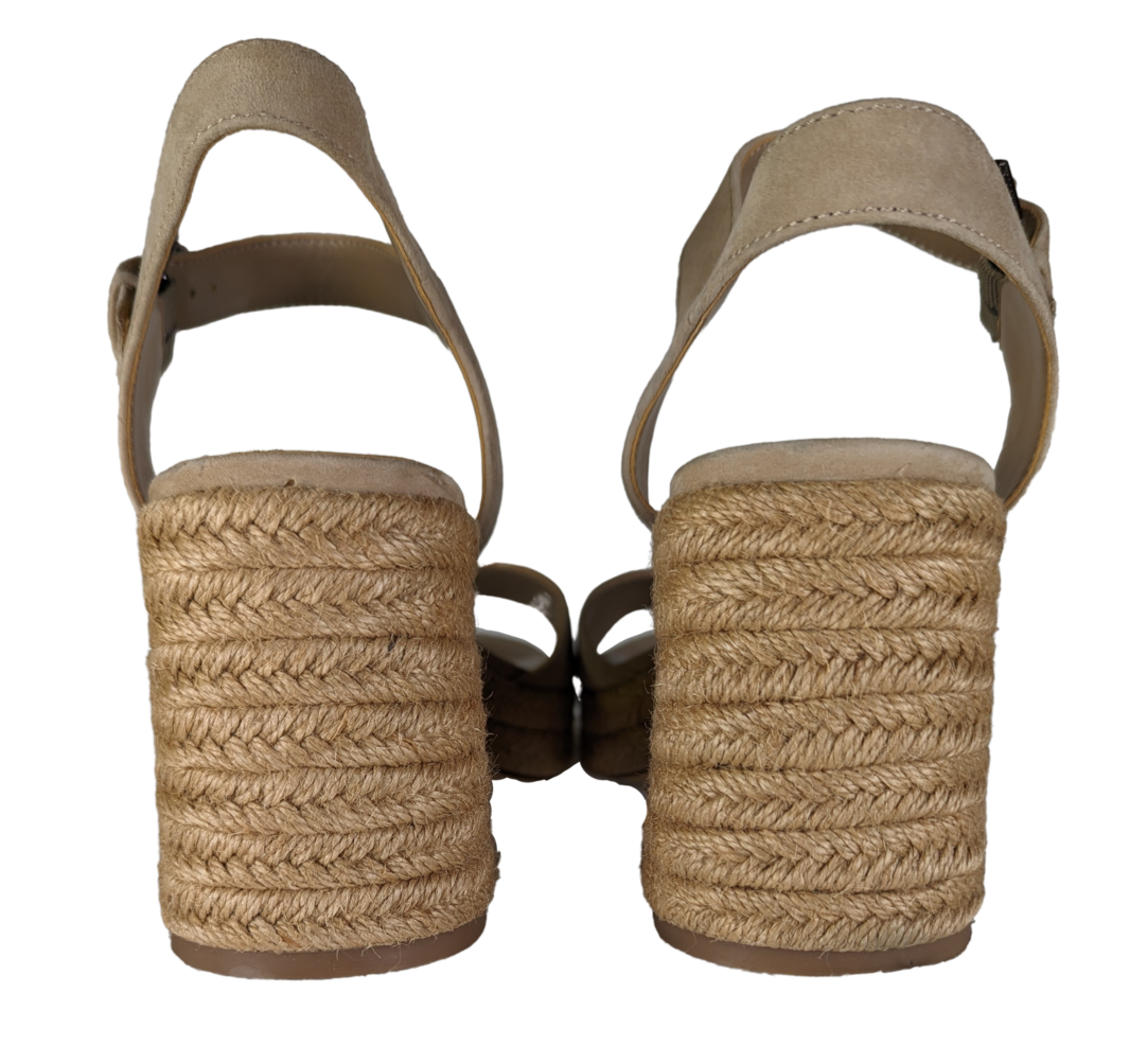 Vince Camuto Ranelli Platform Sandal Size 8 1/2 Your go-to summer sandal for city strolls, vacation tours and beach days. The Ranelli is crafted with a curved toe st