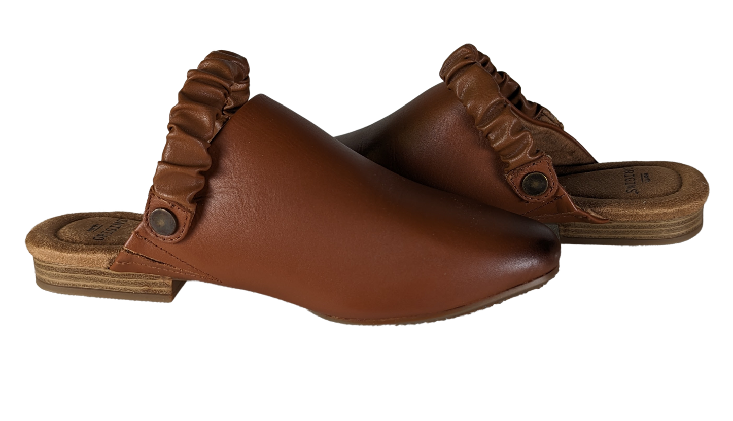 Earth Origins Ren Mule with Adjustable Back Size 7 1/2 W NIB Introducing the Earth Origins Ren Mule - the perfect combination of comfort and style. With a flexible f