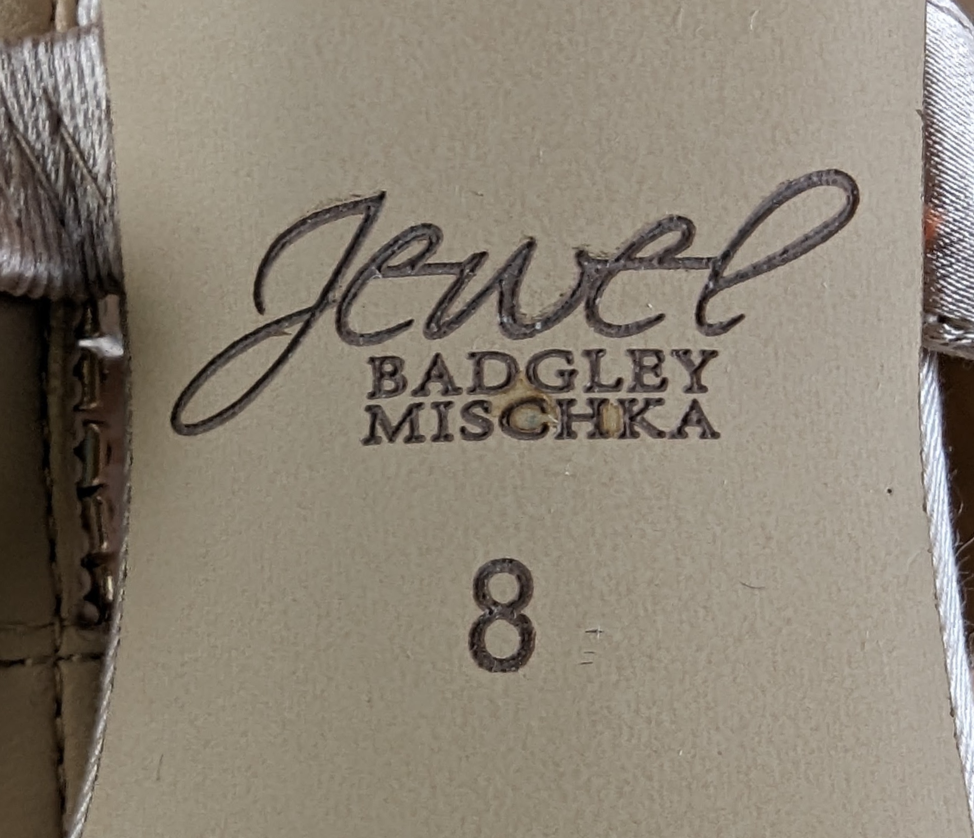 Badgley Mischka Jewel Henderson Heels in Champagne Size 8 EUC Elevate your style with these stunning Badgley Mischka Jewel HENDERSON Champagne Sandals. Featuring Rib