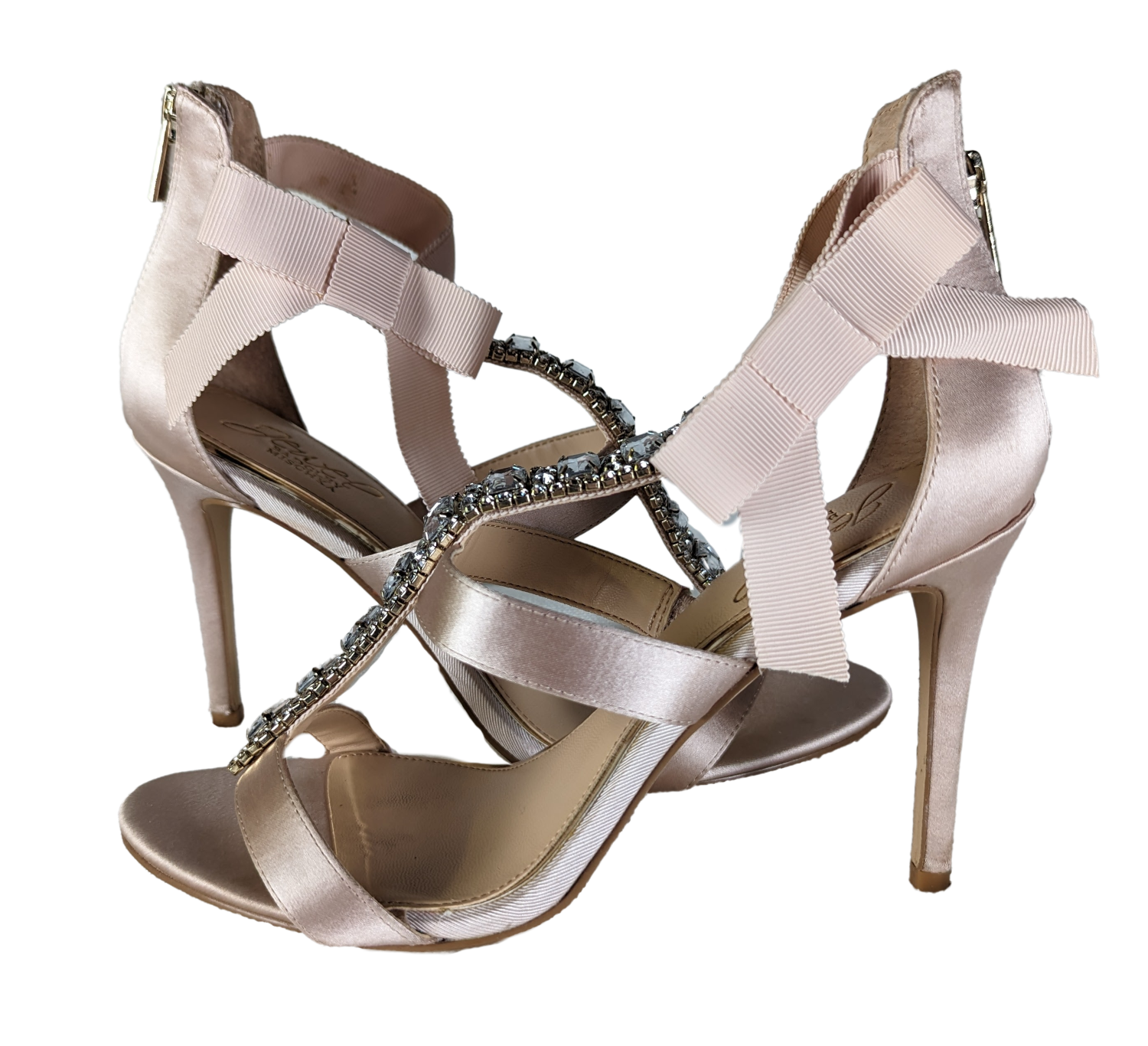 Badgley Mischka Jewel Henderson Heels in Champagne Size 8 EUC Elevate your style with these stunning Badgley Mischka Jewel HENDERSON Champagne Sandals. Featuring Rib