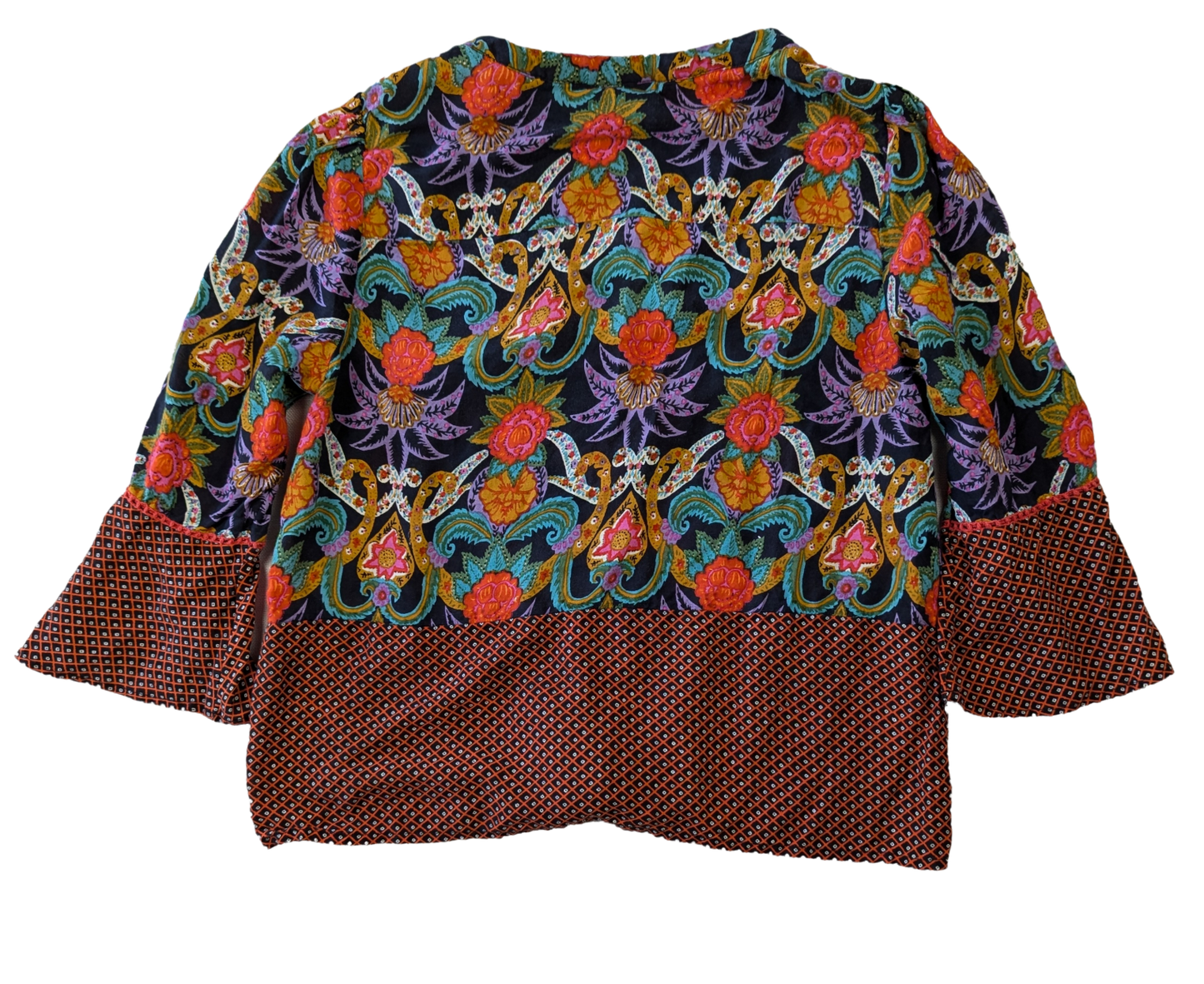 Maeve by Anthropologie Bell-Sleeve Tie-Front Boho-Style Blouse Size 4 Unleash your inner boho babe in Maeve's button-up blouse. Featuring a playful tie-front and tren