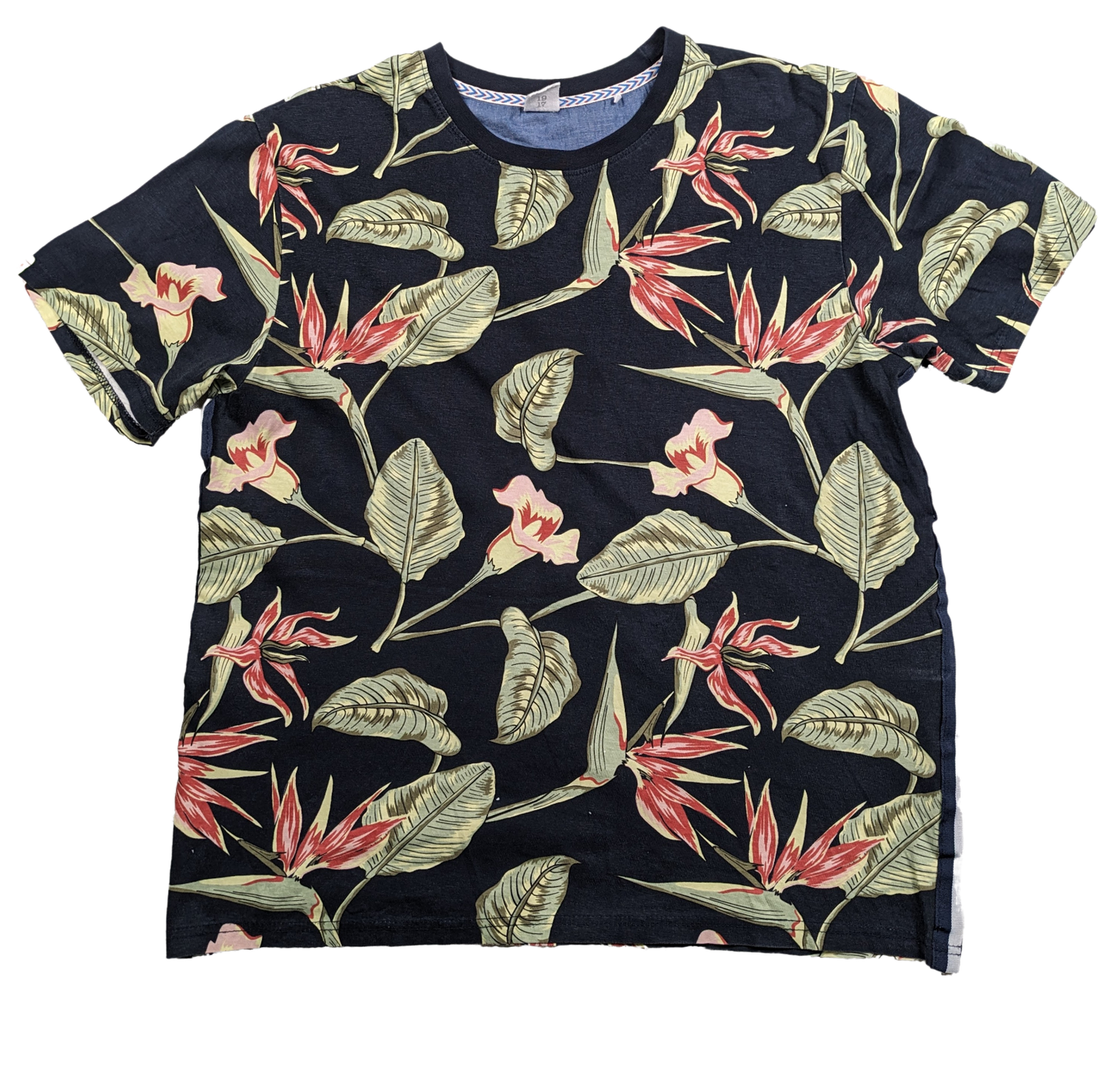 Sovereign Code Men's Tropical Print T Shirt with Stripe Trim Size L Introduce some fun into your wardrobe with Sovereign Code's quirky men's t-shirt. The tropical pr