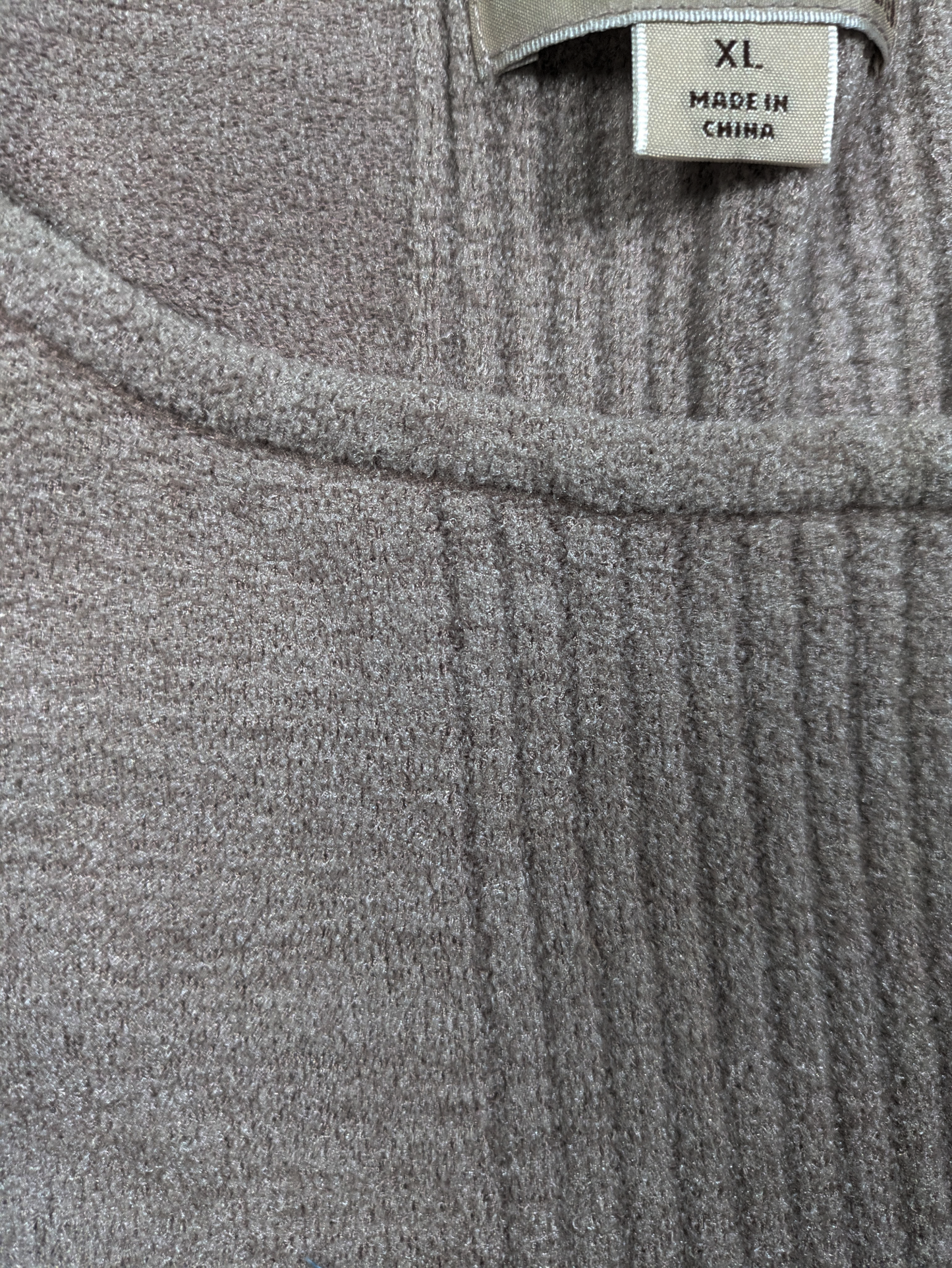 Barefoot Dreams Cozy Chic Ultra Lite Knit Tank Top Size XL Experience coziness at its finest with the Barefoot Dreams Cozy Chic Ultra Lite Knit Tank Top. Made from s
