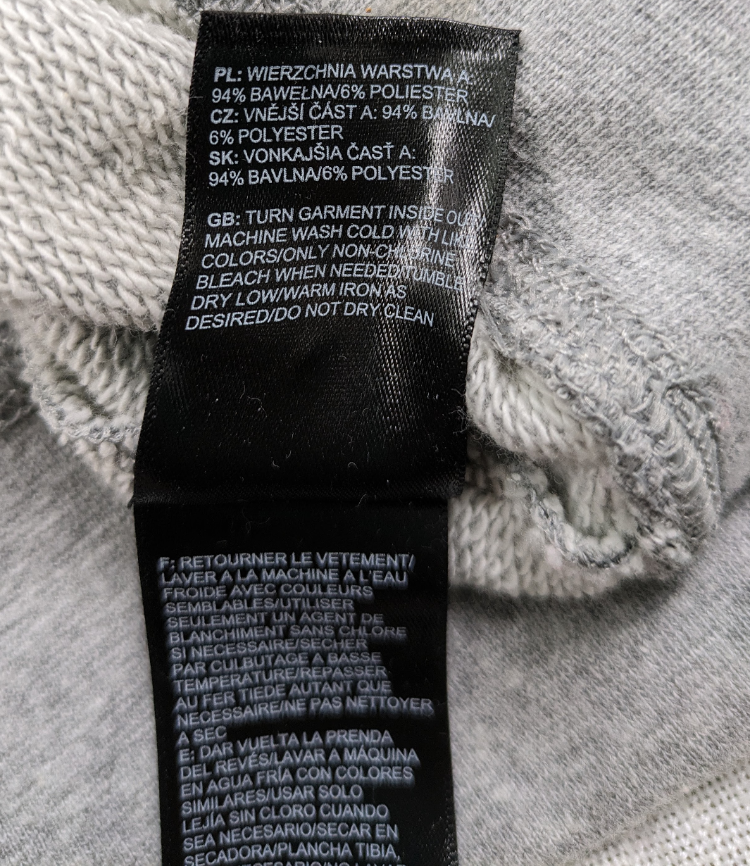 The North Face Gray Sweatshirt with Black Rose Print Size Large Experience the best of both worlds with The North Face Gray Sweatshirt. Keep warm and stylish wi