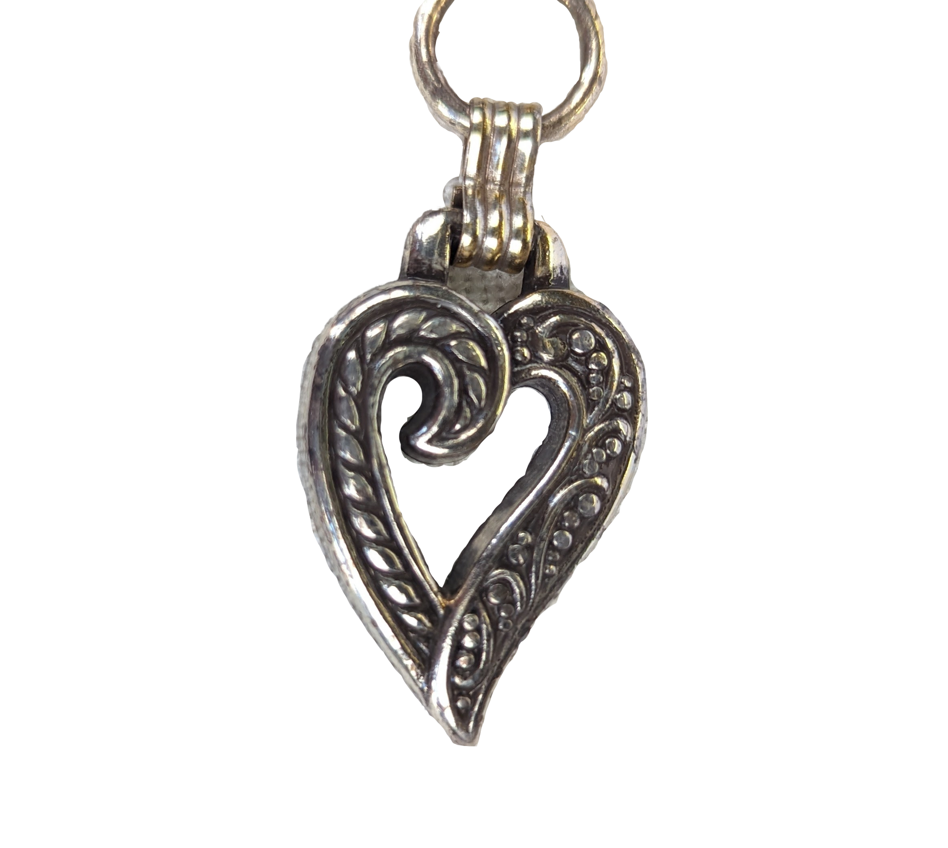 Brighton Bali Hai Silver-tone Chain Belt features two substantial chains with intermittent flourishes and connectors, the same design on the buckle, and the signaturbeltBrighton Bali Hai Silver-tone Chain BeltBrighton Bali Hai Silver-tone Chain Belt
