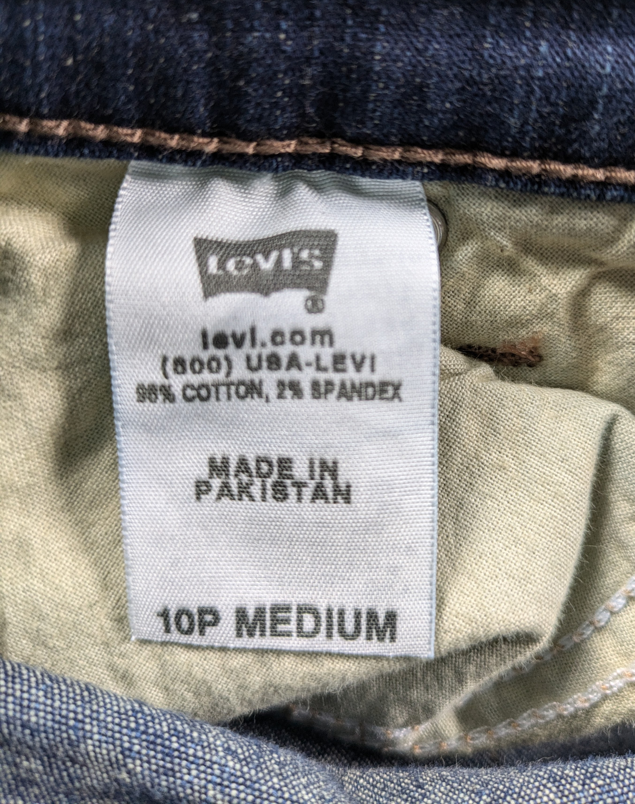 Refreshed - Levis Upcycled Maxi Skirt Size 10p Levi's have been known as versatile clothing for many years, but this kicks it up a notch!  A skirt that is made from