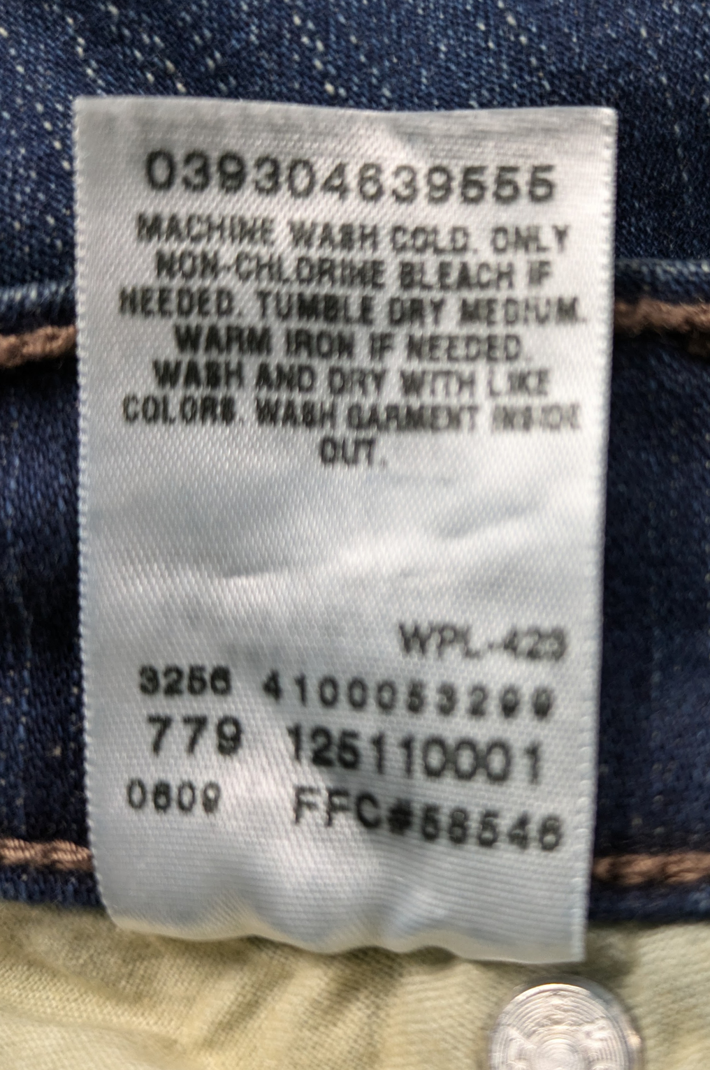 Refreshed - Levis Upcycled Maxi Skirt Size 10p Levi's have been known as versatile clothing for many years, but this kicks it up a notch!  A skirt that is made from