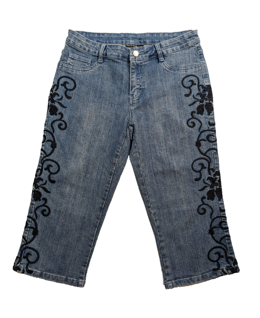 Boston Proper Cropped Embroidered Jeans Size 10 Add a touch of sophistication to your wardrobe with Boston Proper's Embroidered Jeans in a cropped style. The black e