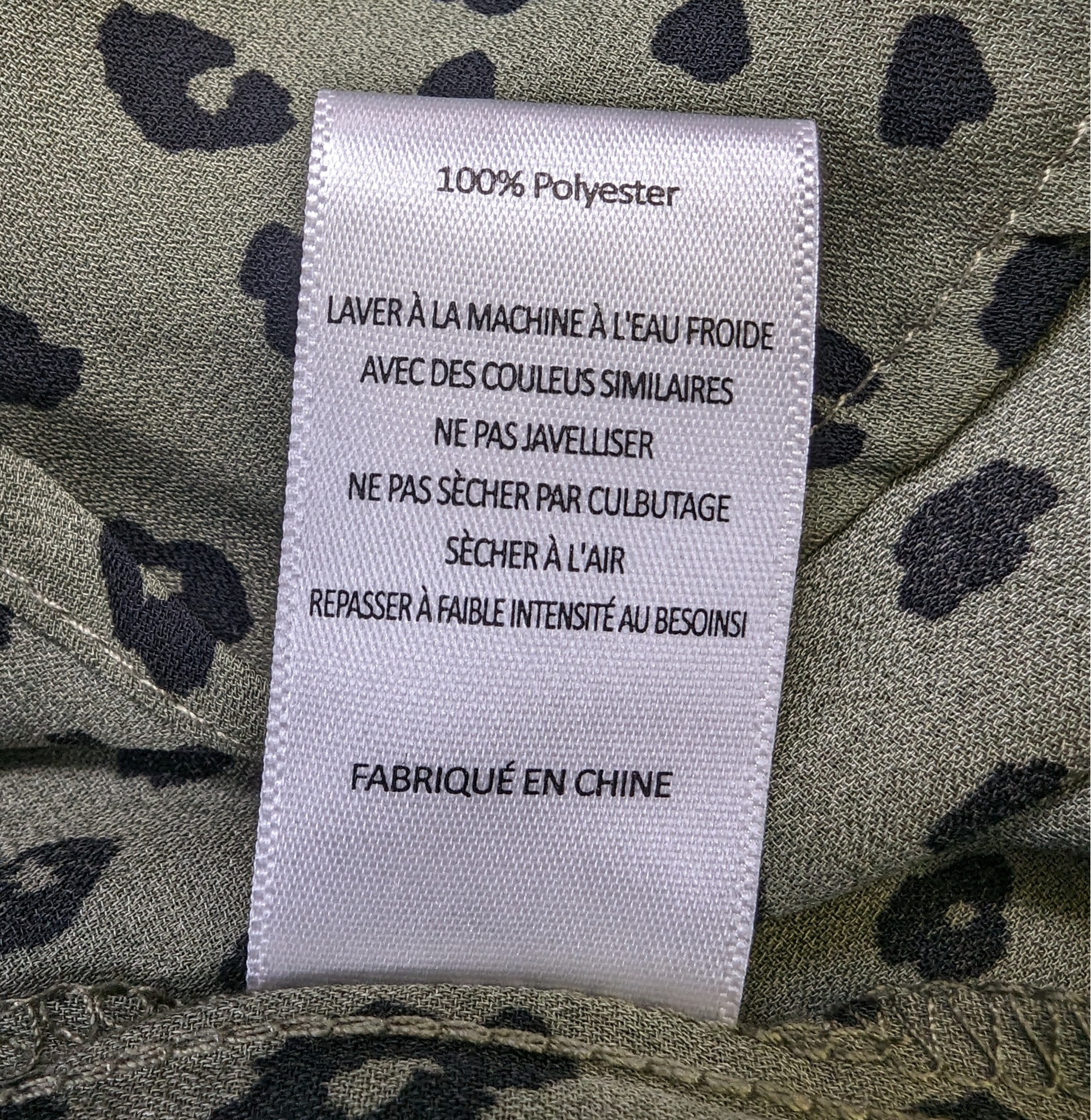 Lush Olive Green Dalmation Print Blouse Size Large Get ready to turn heads with this playful Lush Olive Green Dalmation Print Blouse in size Large! The unique Dalmat