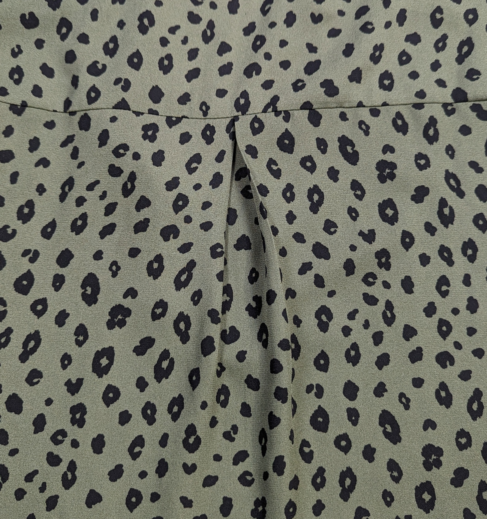 Lush Olive Green Dalmation Print Blouse Size Large Get ready to turn heads with this playful Lush Olive Green Dalmation Print Blouse in size Large! The unique Dalmat