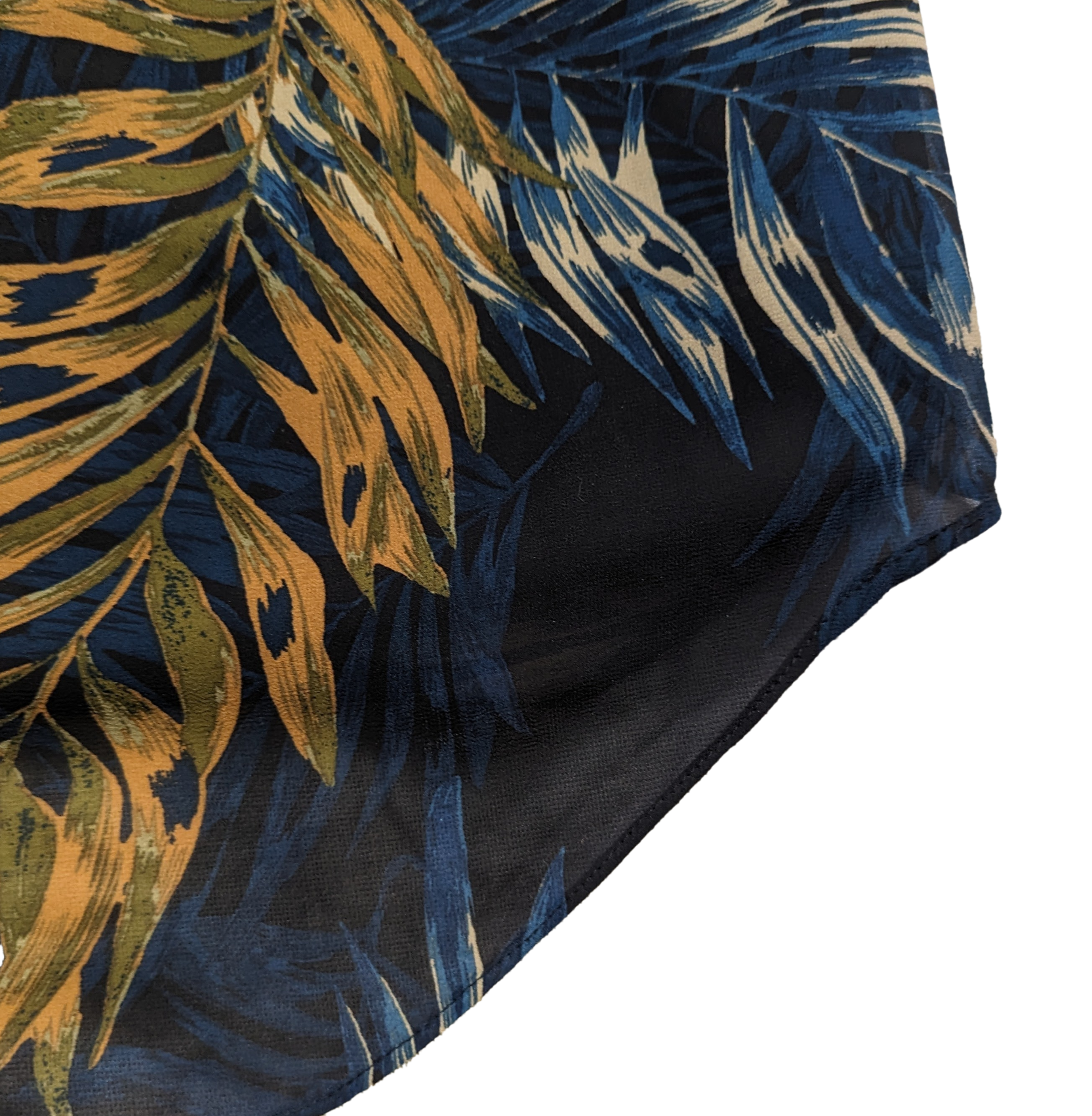 Olivaceous Palm Print Halter Dress Size Large Stand out in this playful Olivaceous Palm Print Halter Dress. The halter style with adjustable straps adds a fun twist,
