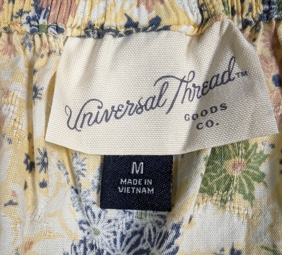 Universal Thread Floral Print Sun Dress Size Medium This Universal Thread sun dress will have you feeling like a blooming flower! With puff sleeves, side pockets and