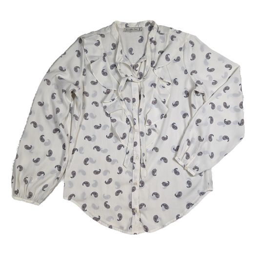 Abercrombie & Fitch Paisley Print Tie Neck Blouse Size Medium Unleash your inner fashionista with this playful Abercrombie & Fitch top. The white paisley print a
