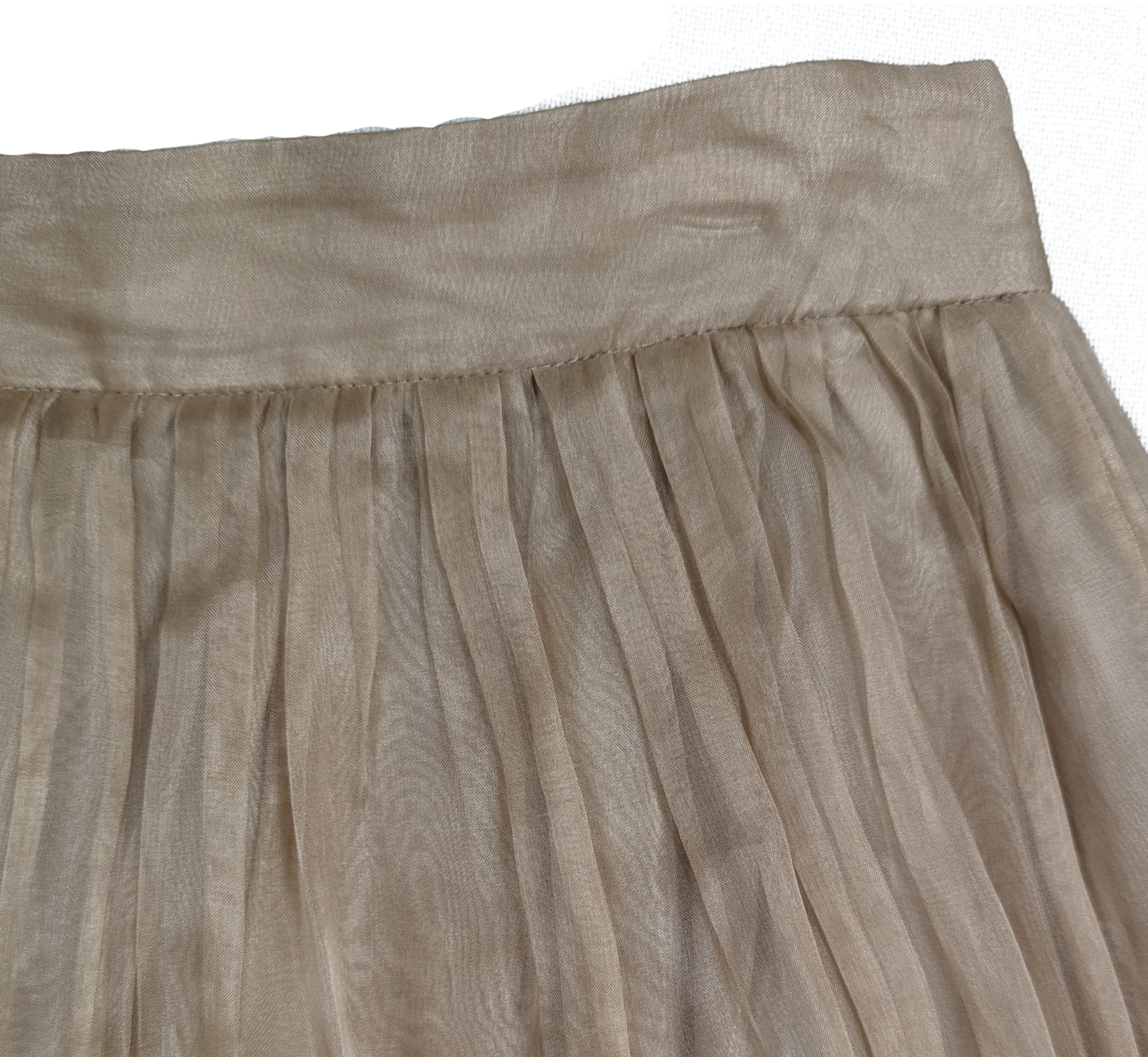 Elizabeth and James Champagne Silk Short Skirt Size 6 Indulge in luxury with Elizabeth and James' Champagne Silk Short Skirt. Made with the finest silk and lined wit