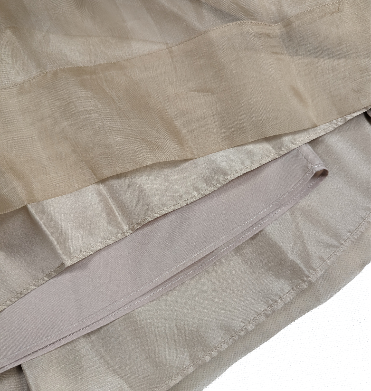 Elizabeth and James Champagne Silk Short Skirt Size 6 Indulge in luxury with Elizabeth and James' Champagne Silk Short Skirt. Made with the finest silk and lined wit