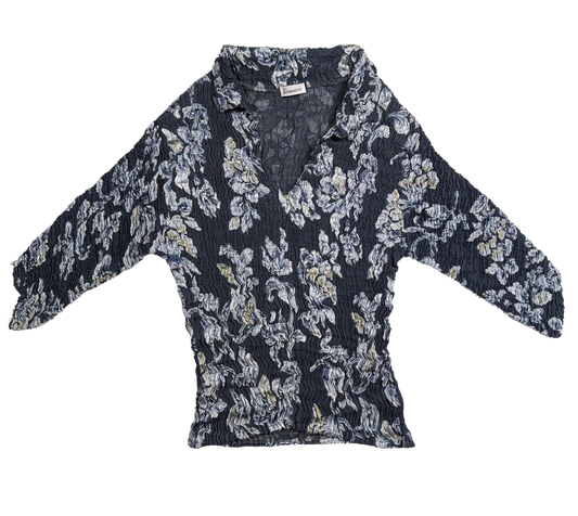 Komarov Crinkle Gray Floral V neck Three Quarter Sleeve Top Size Small This Komarov Crinkle Top in Gray Floral is the perfect playful piece for any occasion. Its uni