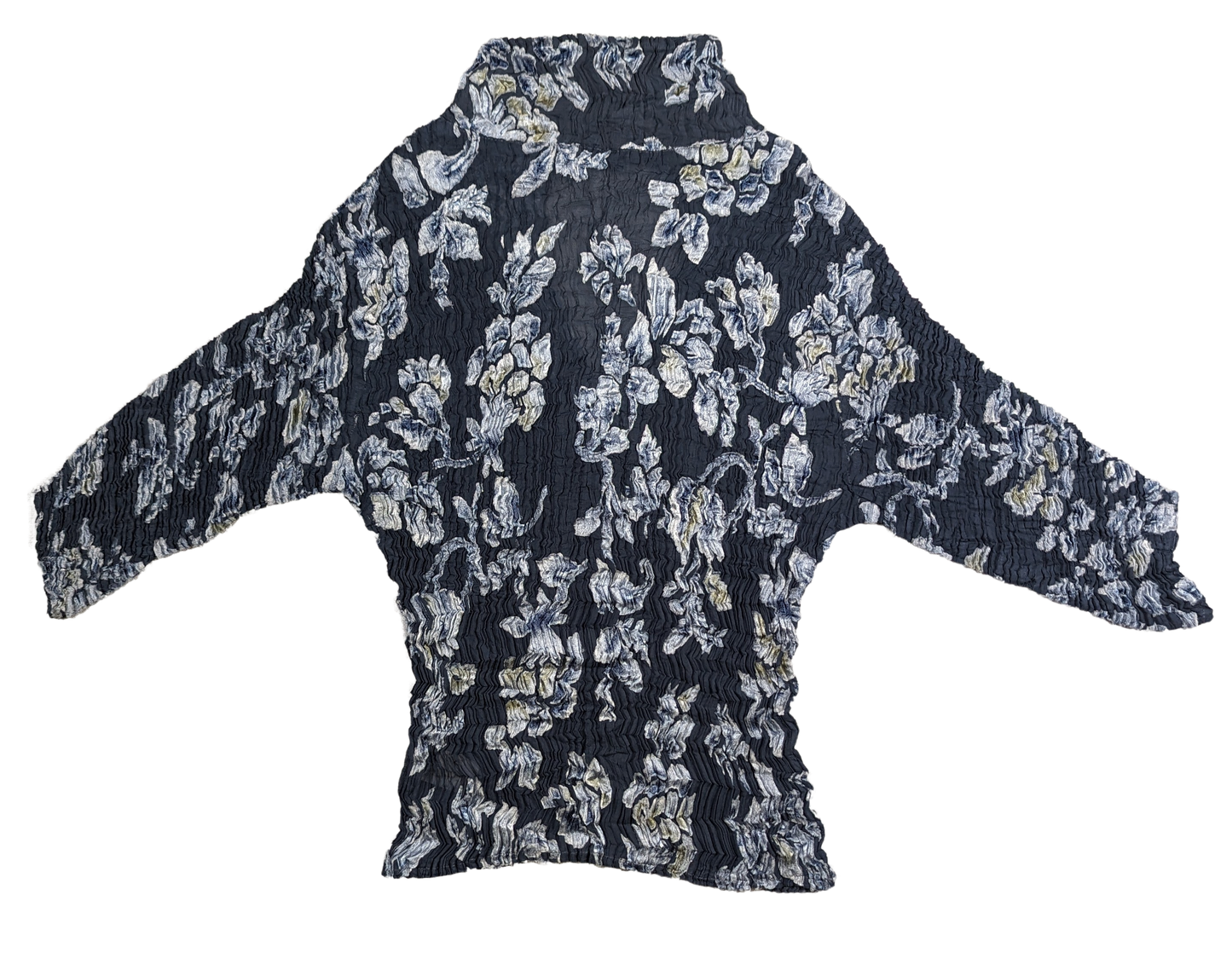 Komarov Crinkle Gray Floral V neck Three Quarter Sleeve Top Size Small This Komarov Crinkle Top in Gray Floral is the perfect playful piece for any occasion. Its uni