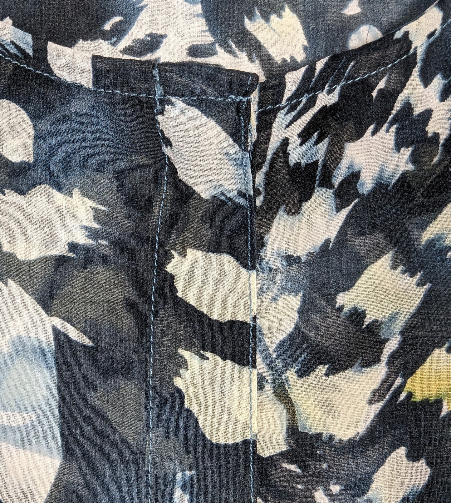 CAbi Avery Blue Sleeveless Tunic Blouse Looking for the perfect summer top? Look no further than our CAbi sleeveless tunic! Made from lightweight, flowy fabric, and featuring a beautiful blue abstract prin