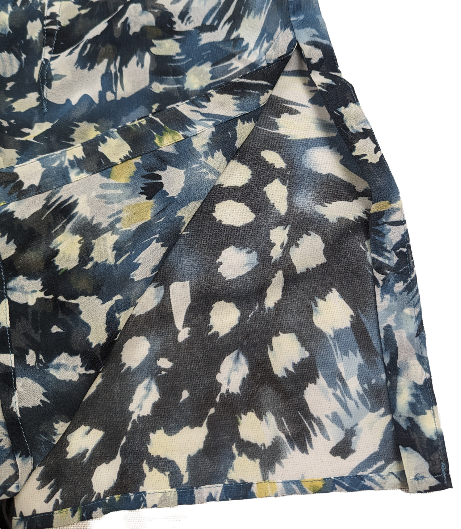 CAbi Avery Blue Sleeveless Tunic Blouse Looking for the perfect summer top? Look no further than our CAbi sleeveless tunic! Made from lightweight, flowy fabric, and featuring a beautiful blue abstract prin