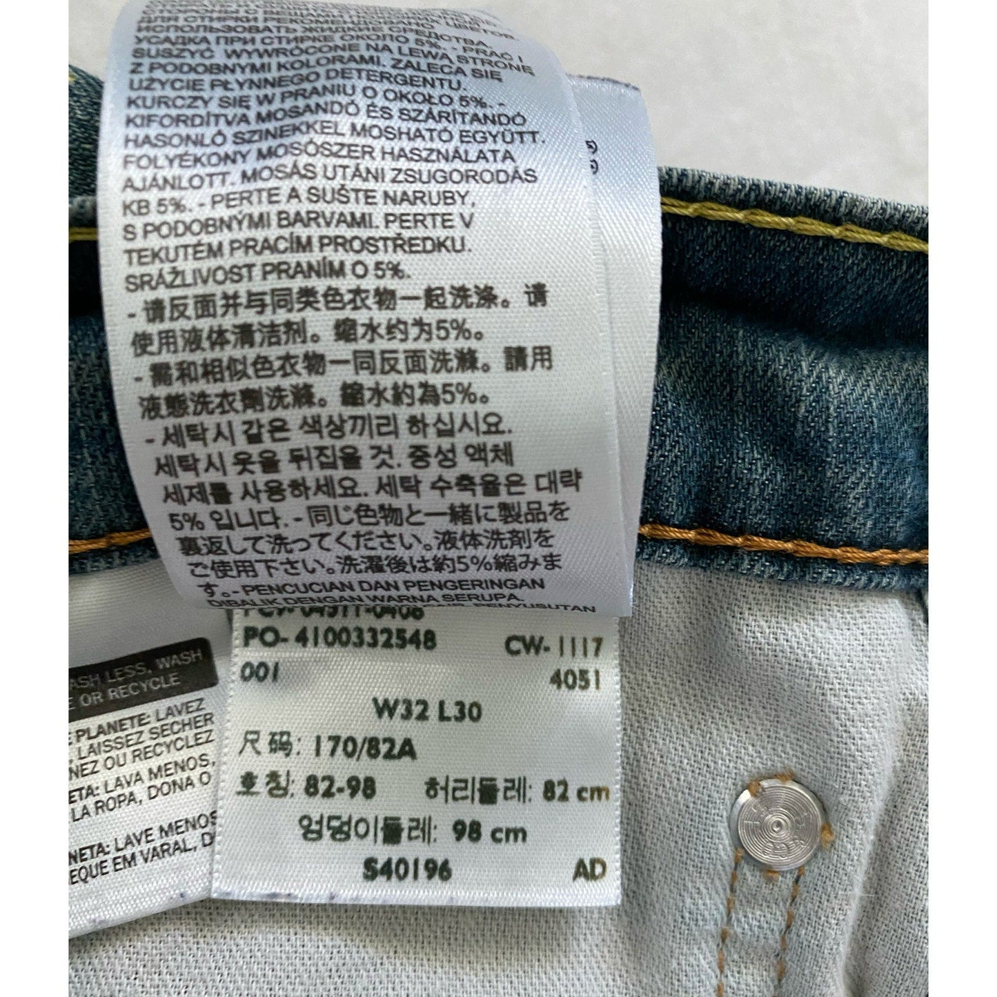 REFRESHED - Levi's Distressed Hand Painted Jeans Add some playful and quirky vibes to your wardrobe with these REFRESHED Levi's Distressed Hand Painted Jeans. Made w