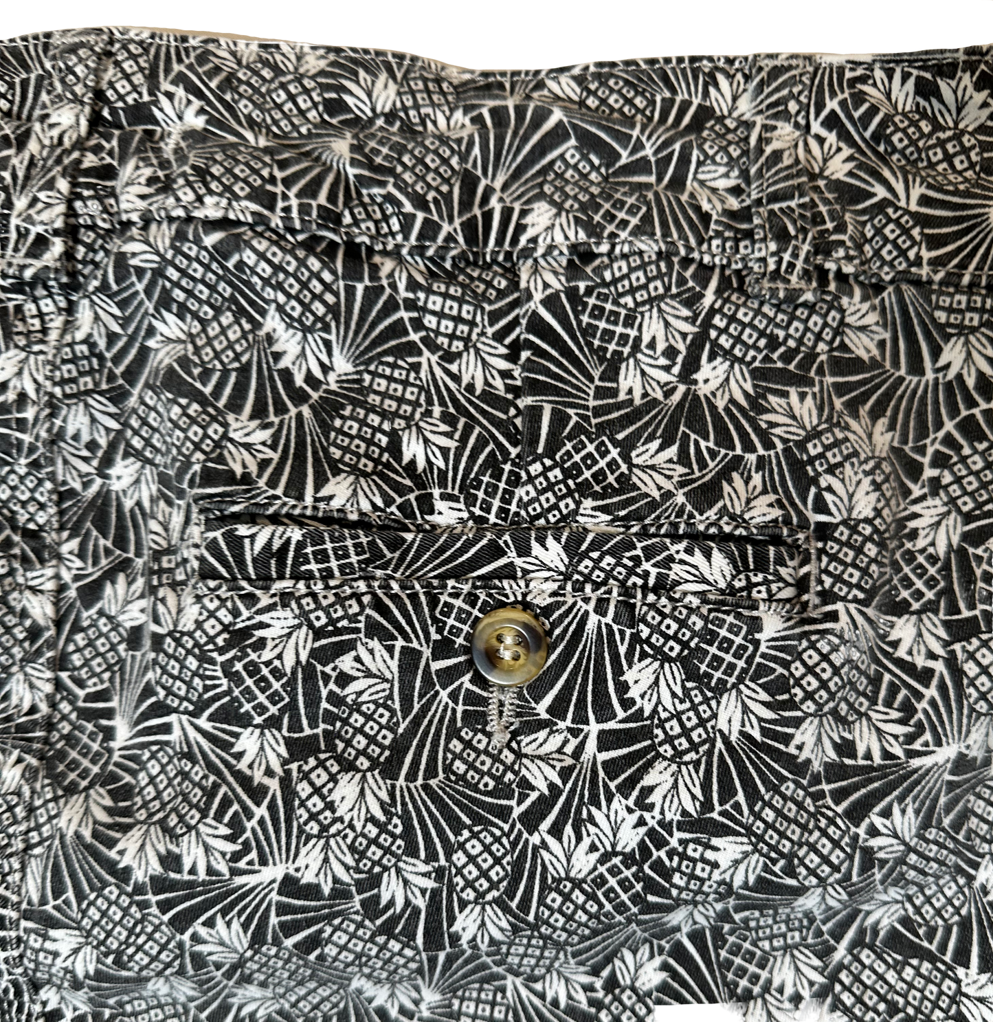 Anthropologie Black & White Pineapple Print Bowery Ankle Crop Pants size 10R Satisfy your craving for fashion with these playful pants by Anthropologie. Featuring a
