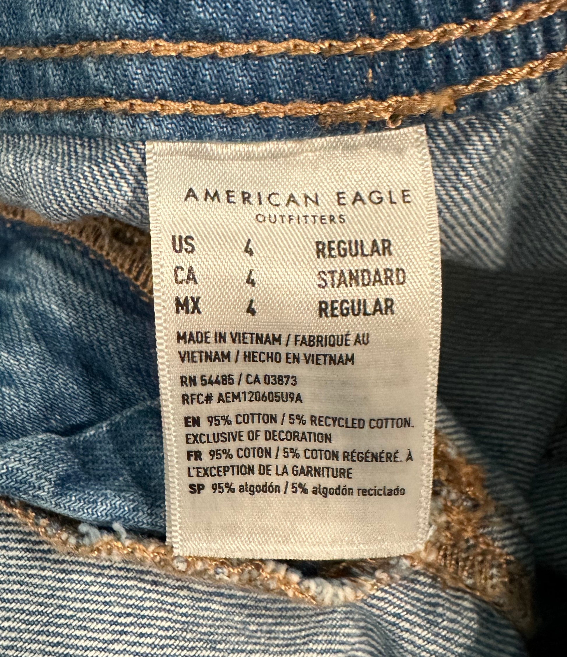American EagleThese American Eagle joggers provide a comfortable, classic fit. Made from a faded blue denim, these joggers feature a drawstring waistband for an adjustable fit andJeansAmerican Eagle Faded Denim Drawstring Waist JoggersAmerican Eagle Faded Denim Drawstring Waist Joggers