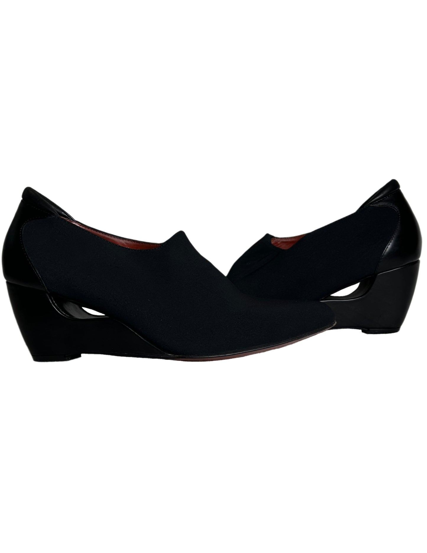Donald J Pliner Couture Stretch Textile & Leather Pumps Wedge Size 7.5 Indulge in luxury with Donald J Pliner Couture's Italian-made leather pumps. Featuring a stunn