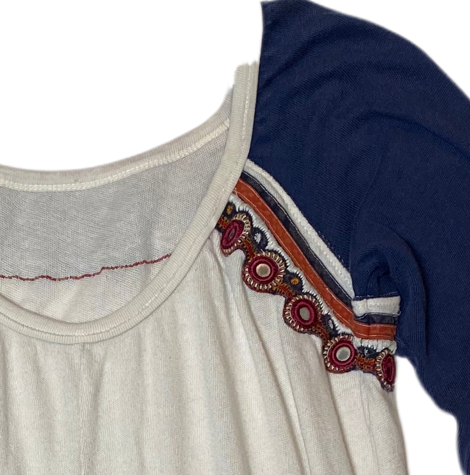 Free People Raglan Sleeve T-Shirt with Crochet Trim Size Small Step out in style with the Free People Raglan Sleeve T-Shirt! This playful top features raglan sleeves