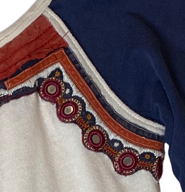 Free People Raglan Sleeve T-Shirt with Crochet Trim Size Small Step out in style with the Free People Raglan Sleeve T-Shirt! This playful top features raglan sleeves