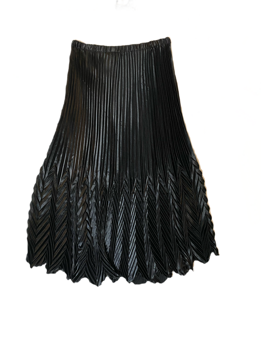 CachetThis Cachet long multi pleated black skirt is sure to turn heads. Crafted with a silky fabric, this black skirt features pleats with a stand out pattern at the bottoSkirtsCachet Long Multi Pleated Black SkirtCachet Long Multi Pleated Black Skirt