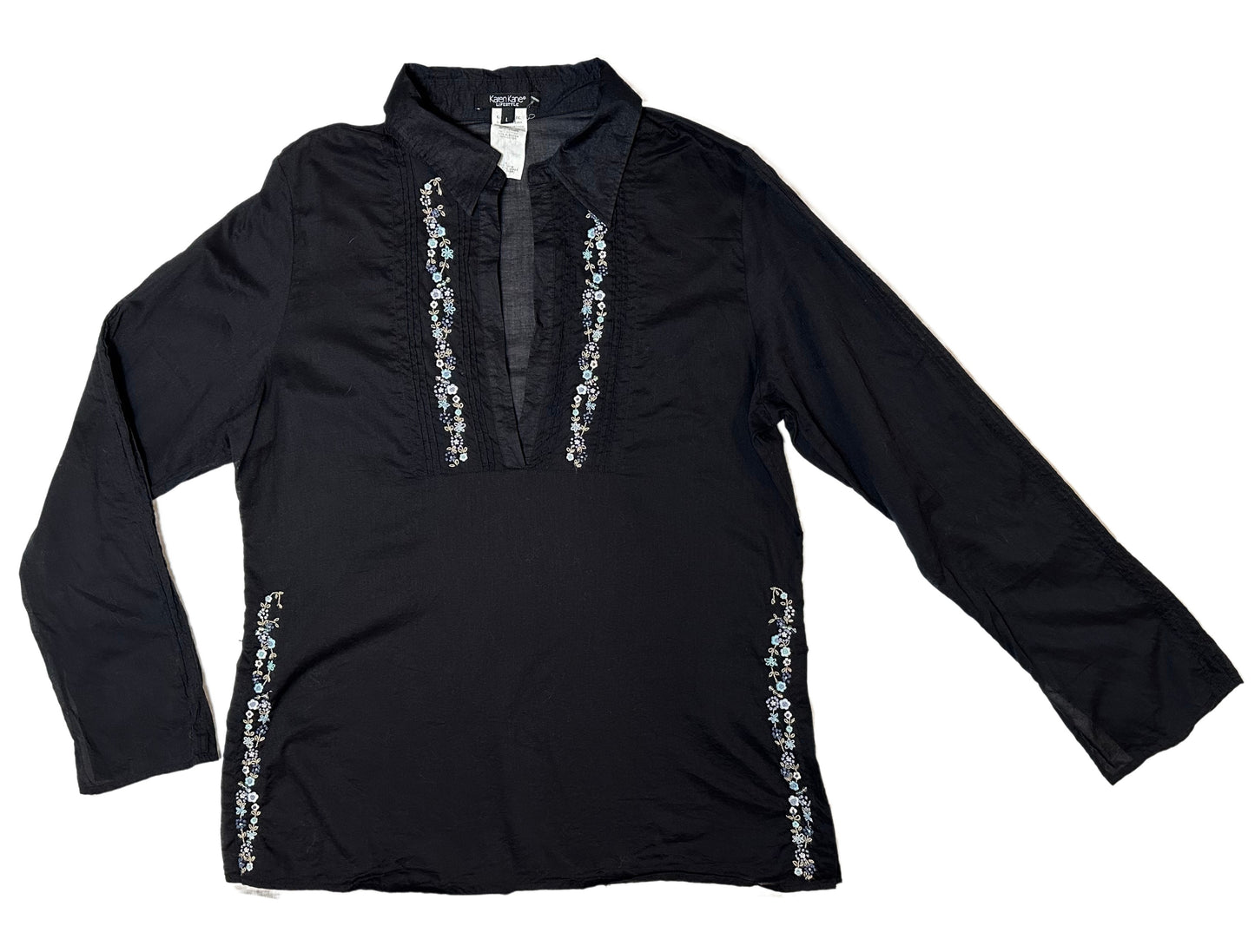 Karen KaneEnhance your wardrobe with this timelessly chic Karen Kane blouse. Delicately crafted from 100% cotton, its split collar and cuffs lend a relaxed elegance, while theBlouseKaren Kane Black Semi Sheer Boho Blouse with Embroidery DetailsKaren Kane Black Semi Sheer Boho Blouse