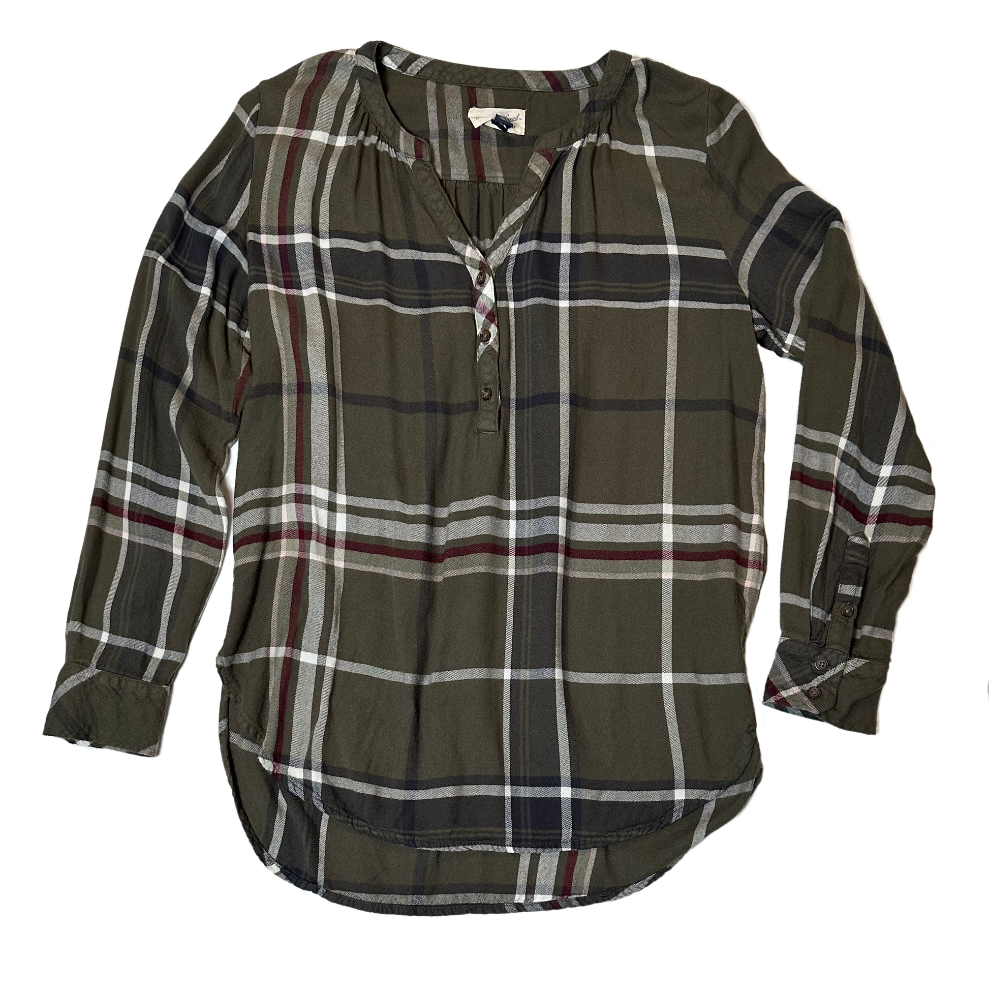 Universal ThreadsStay cozy in this Universal Threads olive green plaid henley flannel! Snuggle up in its ultra-soft fabric and long sleeves, perfect for when the temps take a dip. ItShirtUniversal Threads Olive Green Plaid Henley FlannelUniversal Threads Olive Green Plaid Henley Flannel
