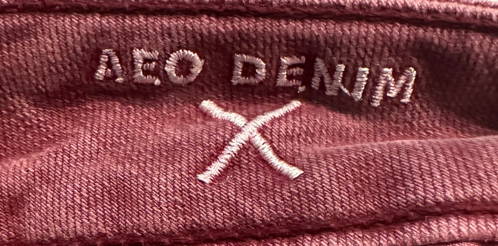 American EagleThese burgundy American Eagle cropped jeggings are ready to stretch the limits of your style! With super stretch material, a cropped length, and in a classic burgundJeansAmerican Eagle Burgundy Cropped JeggingsAmerican Eagle Burgundy Cropped Jeggings