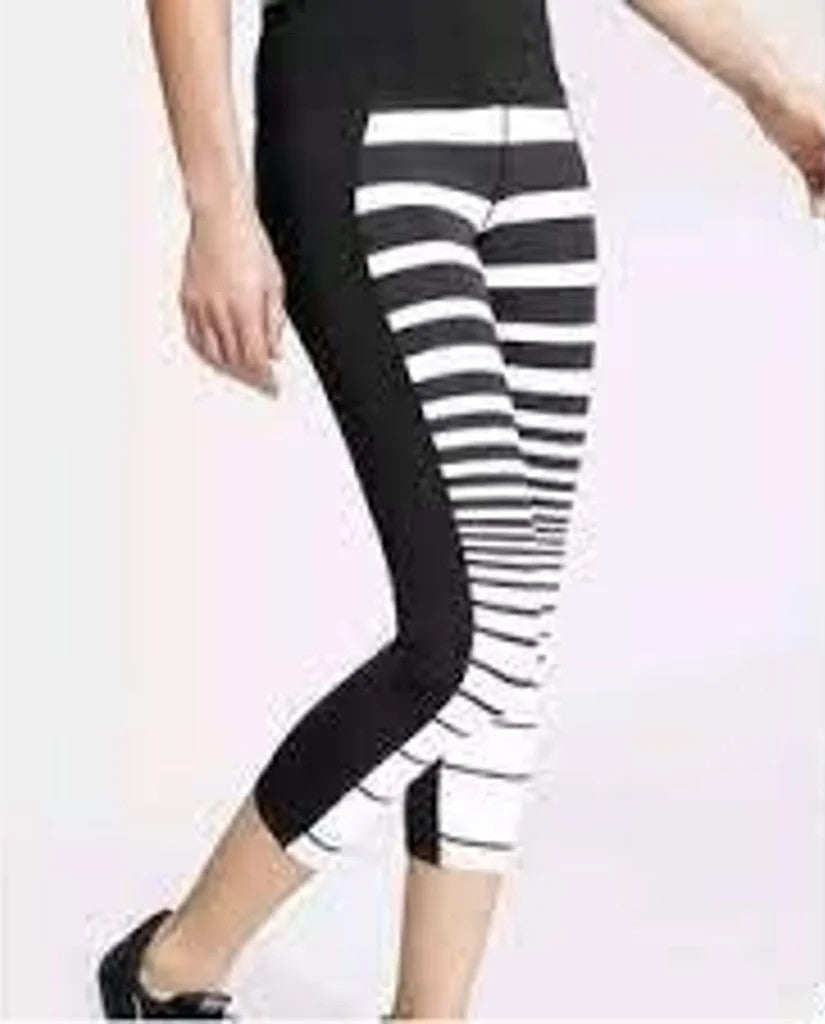 AthletaGet ready to stand out in style with these amazing Athleta Sonar cropped leggings! Featuring bold black and white stripes, a back zip pocket, and an elastic waist wiPantsAthleta Sonar Black and White Striped Cropped LeggingsWhite Striped Cropped Leggings