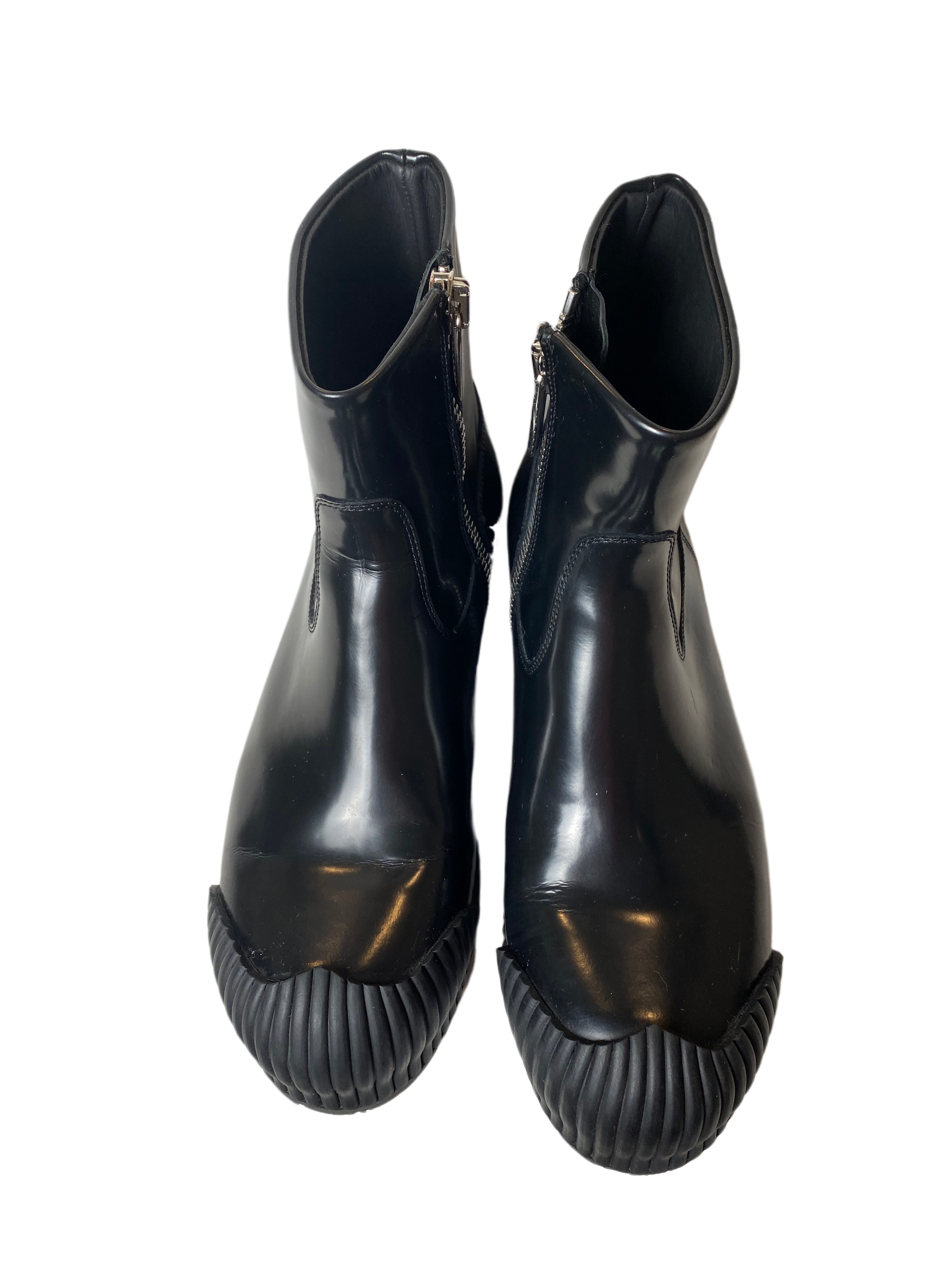 Calvin KleinStep up your fashion game with these Calvin Klein Deicine Spazzolato (205W39NYC) black leather ankle boots! These sleek and stylish boots are dressed to kill with a ShoesCalvin Klein Deicine Spazzolato Black Leather Ankle BootsCalvin Klein Deicine Spazzolato Black Leather Ankle Boots